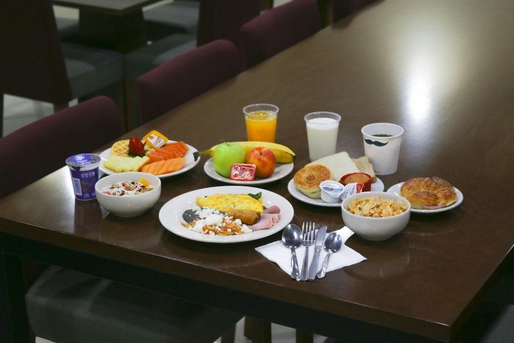 Hampton Inn Tampico Zona Dorada Eksteriør billede