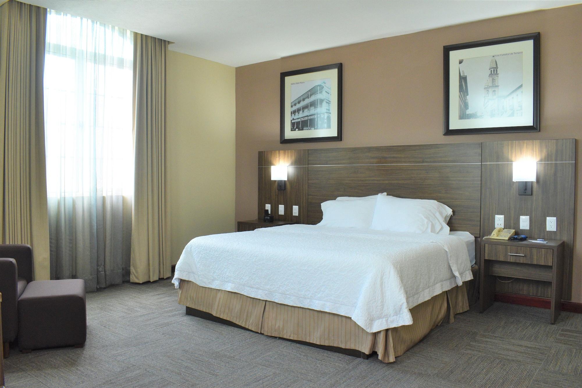 Hampton Inn Tampico Zona Dorada Eksteriør billede